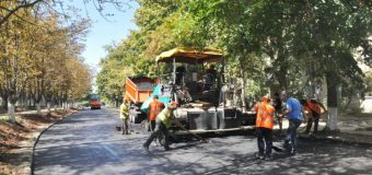 Cum au loc lucrările de reparație a străzii Academiei din Chișinău (FOTO)