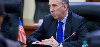 Ambasadorul SUA a oficiat ceremonia de depunere a jurământului de către 55 de voluntari noi ai Corpului Păcii