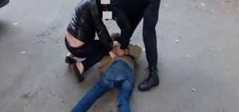 Un tânăr de 24 ani din Chișinău – cercetat pentru mai multe jafuri din buticuri cu produse cosmetice