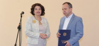 Peste 70 dintre cei mai buni profesori din țară au primit Diploma Guvernului