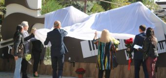 A fost inaugurat un scuar în memoria compozitorului Mihai Dolgan, la Chișinău (FOTO)