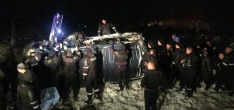 Un microbuz cu oameni s-a răsturnat pe traseul Chișinău-Leușeni