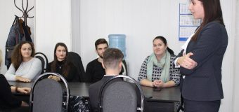 Un grup de studenți ai Colegiului Național de Comerț, informați despre activitatea fiscală