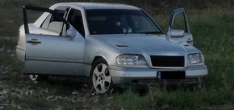Un tânăr a fost reținut de polițiști pentru răpirea unui automobil