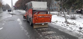 Situația în Chișinău privind traficul rutier și combaterea poleiului. Primăria: „25 tone de sare au fost împrăștiate”