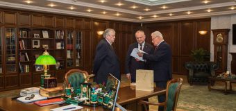 Actualul Președinte al țării– la o întrevedere cu Mircea Snegur și Petru Lucinschi