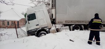 Autoturisme blocate pe traseele naționale, ca urmare a condițiilor meteo
