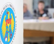 Furnizorii de servicii media și difuzorii de publicitate proprietari sau gestionari ai dispozitivelor de publicitate fixă sau mobilă sunt obligați să dea publicității condițiile de oferire a spațiului publicitar în perioada electorală