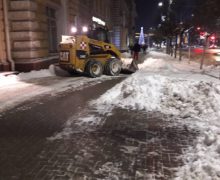 Serviciile municipale au intervenit pe parcursul nopții pentru deszăpezire