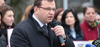 Andrei Năstase: Trebuie completat textul Constituției, așa încât fiecărui cetățean al Republicii Moldova să-i fie garantat un venit minim