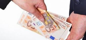 850 de euro pentru un permis de conducere. Un bărbat – reţinut de CNA