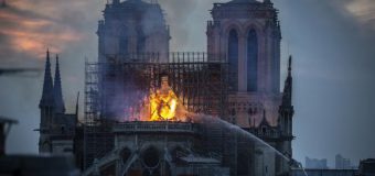 Incendiu la Notre-Dame. Reacțiile liderilor internaționali. Merkel: „Ne fac rău aceste imagini îngrozitoare”