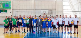 Șeful adjunct al Poliției de Frontieră a premiat cei mai buni voleibaliști ai instituției