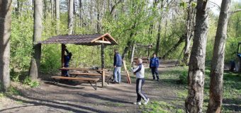 Foișoarele din parcul de la Râșcani – demontate și evacuate (FOTO)