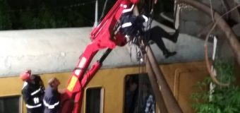 Mai multe cabluri de înaltă tensiune au căzut pe un tren, în apropierea mun. Bălți