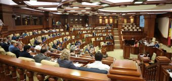 8 deputați și-au depus mandatul