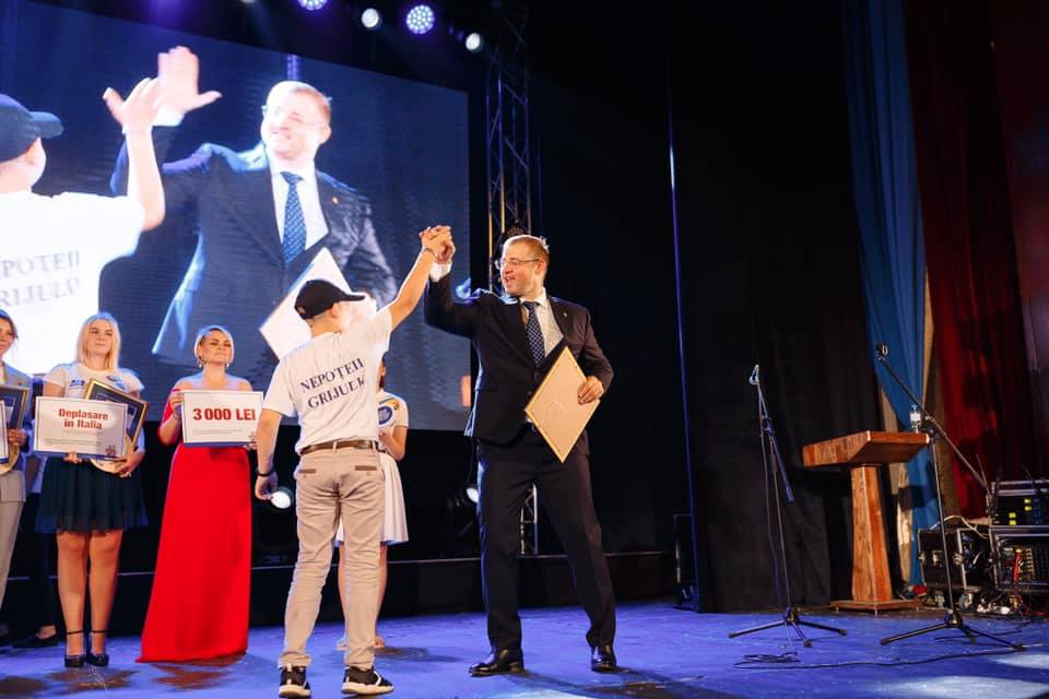(FOTO&VIDEO) Cei mai activi „Bunici Grijulii” au fost premiați în cadrul Galei de 1 an de la fondarea Asociației