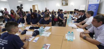 Tineri din Republica Moldova şi România s-au întrunit la o şcoală anticorupţie