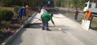 Au fost finalizate lucrările de reabilitare a aleii pietonale din Parcul „Valea Trandafirilor” (FOTO)