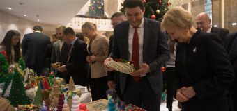 Târg de Crăciun – inaugurat la Parlament