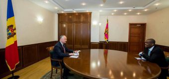 Dodon s-a văzut astăzi cu Ambasadorul SUA