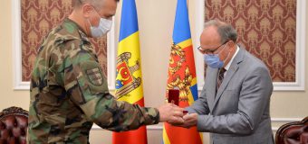 Trei Ambasadori acreditați pentru Republica Moldova – decorați de ministrul Apărării cu medalia „Consolidarea frăţiei de arme”