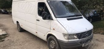 Un bărbat a rămas fără microbuz, după ce l-a cumpărat fără să-l verifice