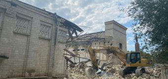Acțiunile de demolare a clădirii fostului cinematograf „Gaudeamus” – continuă. Primăria: Lucrările sunt ilegale