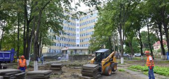 Au început lucrările de renovare a scuarului de pe str. Vasile Dokuceaev, cartierul Telecentru