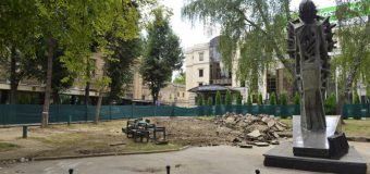 Au început lucrările de renovare a Scuarului „Mihai Eminescu” din centrul capitalei