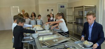 Sistemul de alimentație a copiilor din grădinițele și școlile publice din Chișinău va fi revizuit