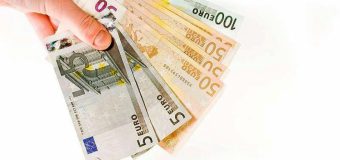 Un bărbat, anunţat în căutare pentru trafic de influenţă, preluat de CNA de la aeroport