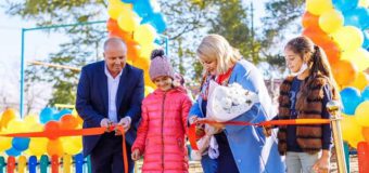 Deputata Platformei Parlamentare „Pentru Moldova” Eleonora Graur a amenajat un teren de joacă pentru copii