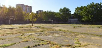 Șase instituții școlare din Chișinău vor avea terenuri de fotbal renovate