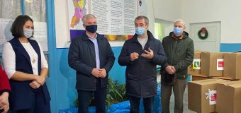 Deputații Platformei „Pentru Moldova” au asigurat cu calculatoare clasa de informatică a gimnaziului din satul Zgurița, raionul Drochia