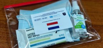 În mai multe puncte de trecere a frontierei, călătorii vor primi câte o trusă de călătorie