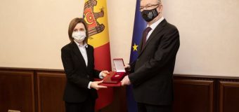 Președintele Republicii Moldova l-a decorat cu „Ordinul de Onoare” pe Ambasadorul Republicii Cehe