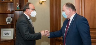 Relațiile moldo-române discutate de premierul interimar, Aureliu Ciocoi, și ambasadorul României, Daniel Ioniță