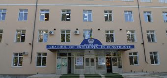 Un fost director-adjunct al Centrului de excelenţă în construcţii din Chişinău a pretins de la doi chişinăuieni 22 000 de euro