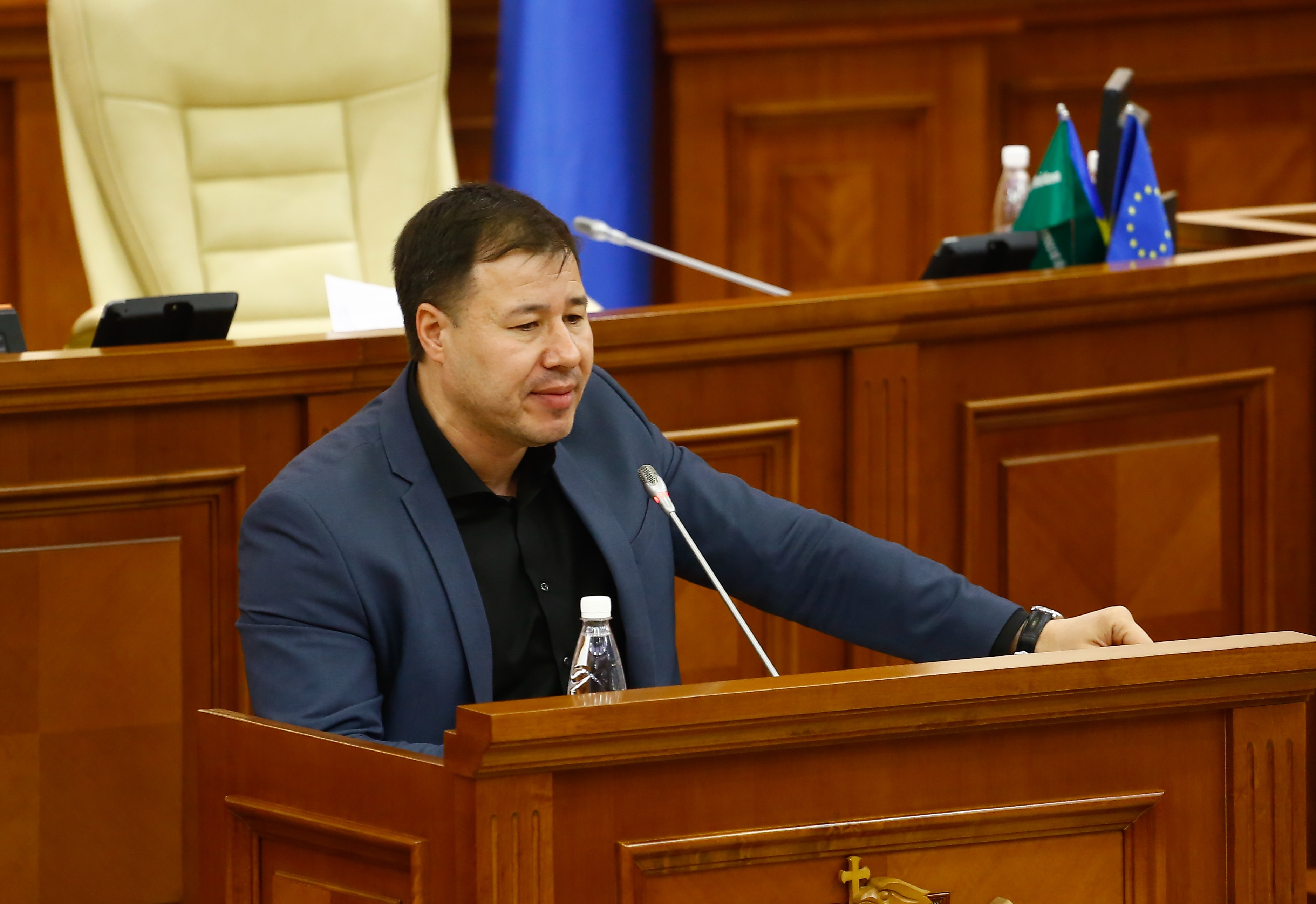 Deputat către guvernare: Bugetul vostru nu deservește poporul nostru, ci companiile transnaționale
