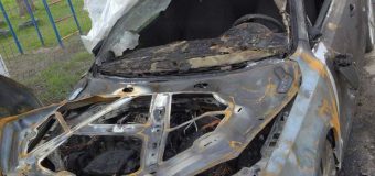 Două automobile din Chișinău au luat foc noaptea trecută