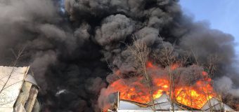 Un incendiu a izbucnit pe strada Calea Basarabiei din capitală (FOTO)