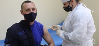 Salvatorii și pompierii au primit prima doză de vaccin Astra Zeneca