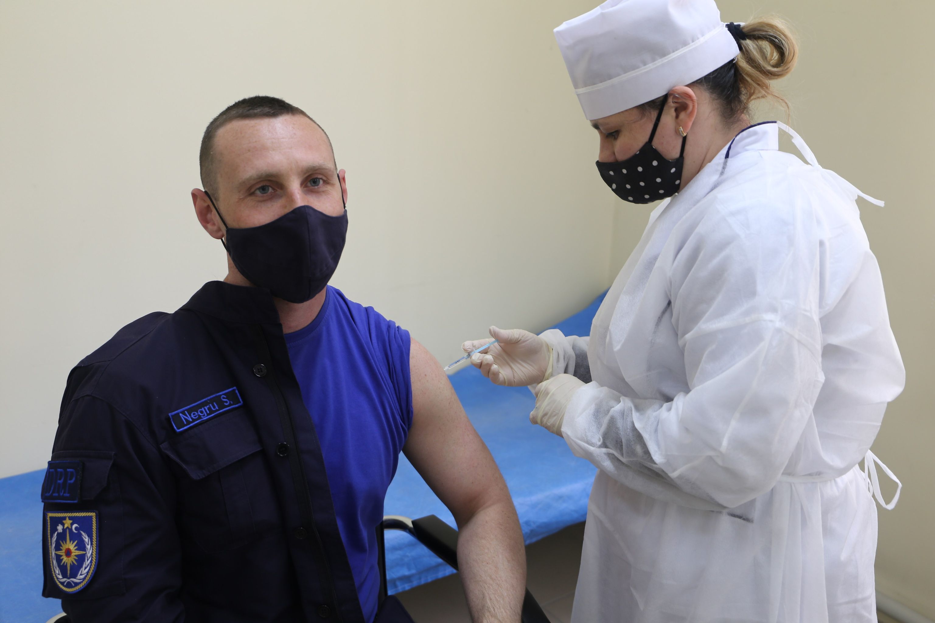 Salvatorii și pompierii au primit prima doză de vaccin Astra Zeneca
