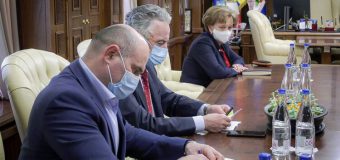 Greceanîi i-a convocat pe membrii Guvernului într-o ședință