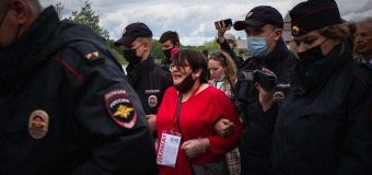 Rusia: Poliţia întrerupe un forum al opoziţiei