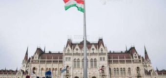 Ungaria adoptă o lege care interzice ‘promovarea’ homosexualităţii în rândul minorilor