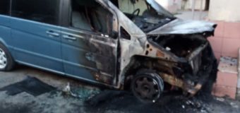 Chișinău: Un incendiu a cuprins mai multe autovehicule parcate