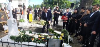 Andrei Năstase a participat la sfințirea mormântului poetei Otilia Cazimir, la Iași