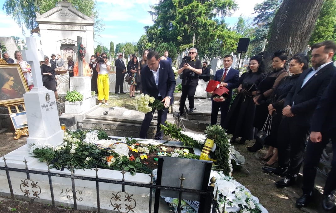Andrei Năstase a participat la sfințirea mormântului poetei Otilia Cazimir, la Iași